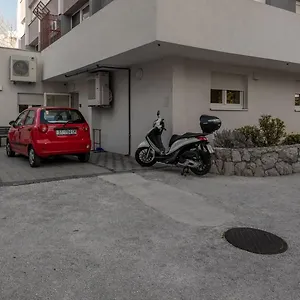 Elli Split