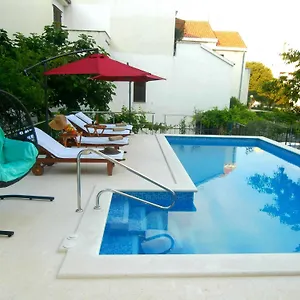  Apartment Cordis