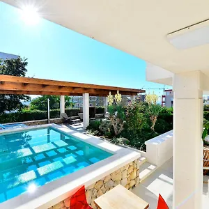  Apartment Palace Lidija